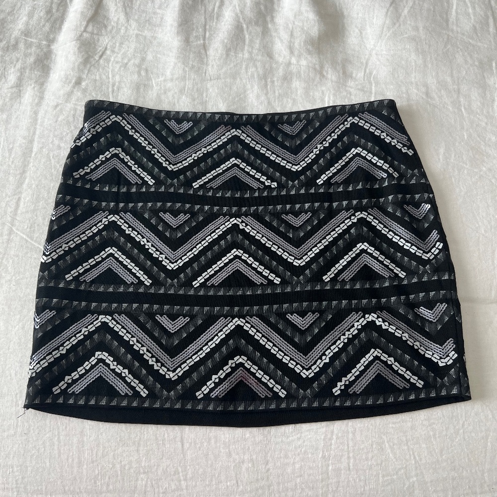 Express Black and Silver/Gray Sequin Skirt size: Medium